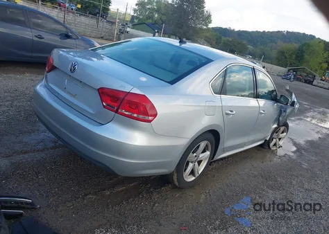 2013 Volkswagen Passat 2.5L Se из США, поврежденный, VIN 1VWBP7A38DC006684